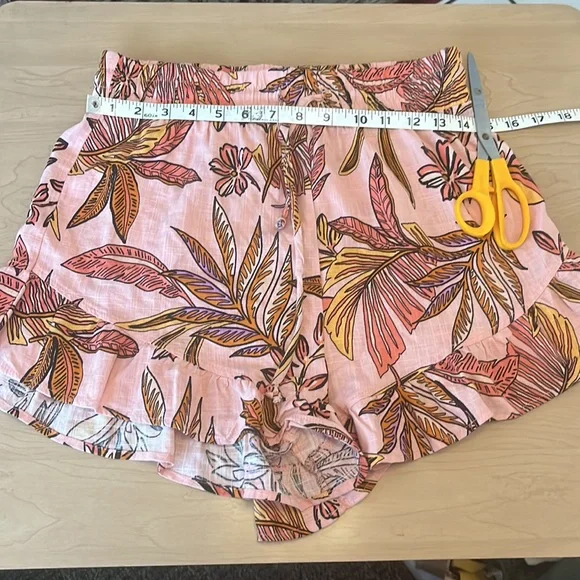 Wild fable palm tree 🌴 print shorts - Picture 2 of 4